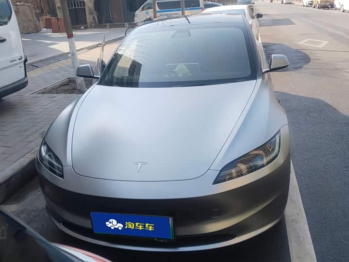 Фото 2 - Tesla Model 3