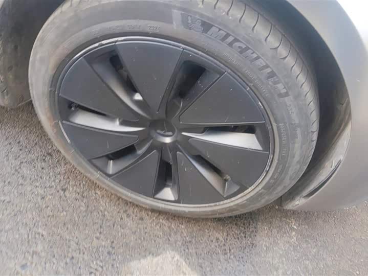 Фото 6 - Tesla Model 3