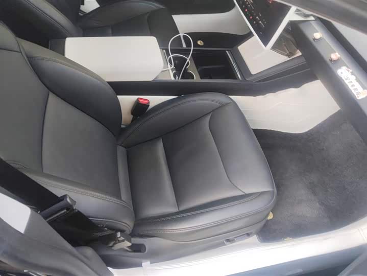 Фото 8 - Tesla Model 3