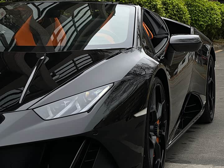Фото 2 - Lamborghini Huracán