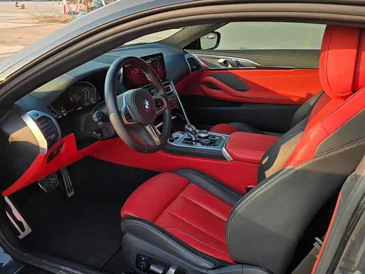 Photo 4 - BMW 8 Series