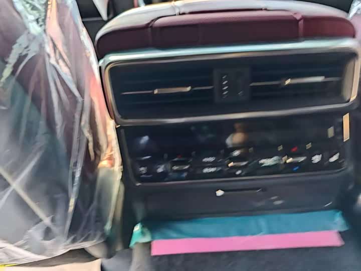 Фото 10 - Lexus LX