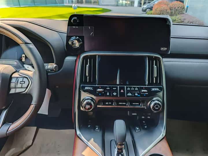 Фото 11 - Lexus LX