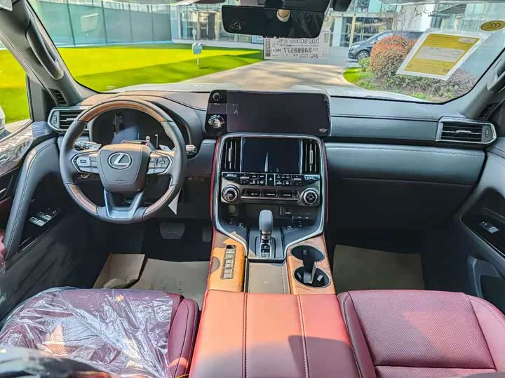 Фото 13 - Lexus LX