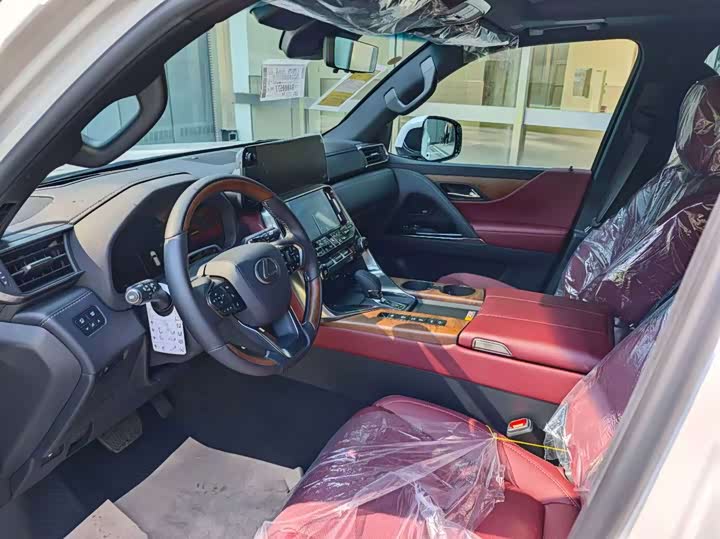 Фото 14 - Lexus LX