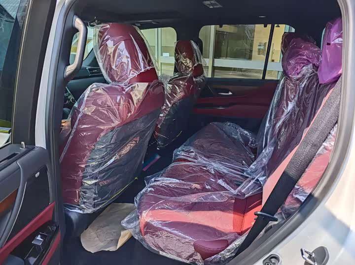 Фото 16 - Lexus LX