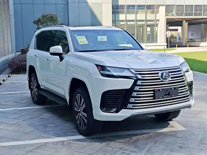 Фото 3 - Lexus LX