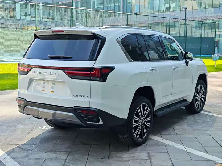 Фото 4 - Lexus LX
