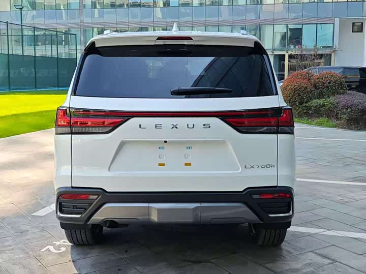 Фото 6 - Lexus LX