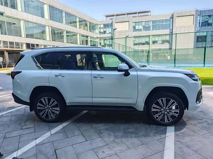 Фото 7 - Lexus LX