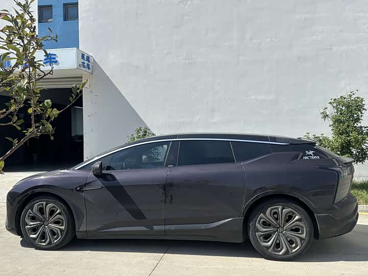 Фото 7 - HiPhi X