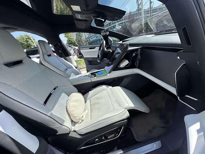 Фото 9 - HiPhi X