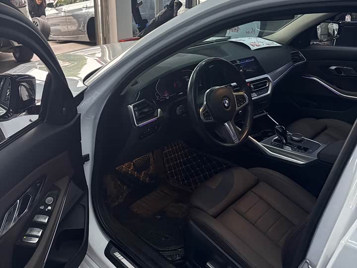 Photo 4 - BMW 3 Series