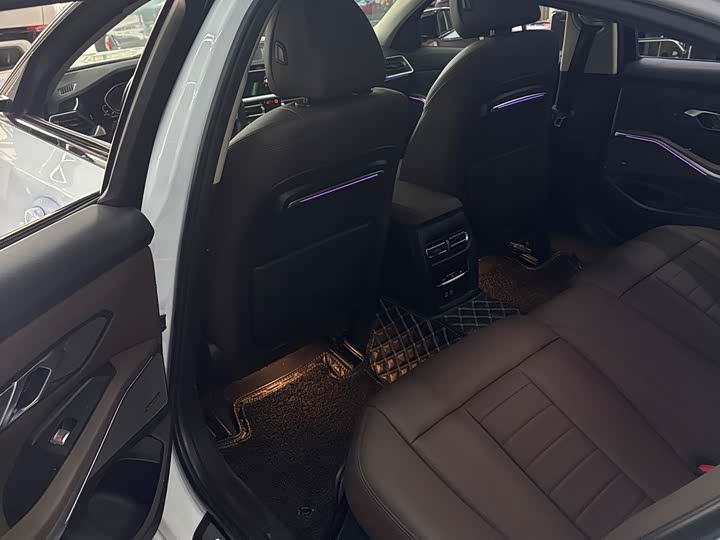 Photo 5 - BMW 3 Series