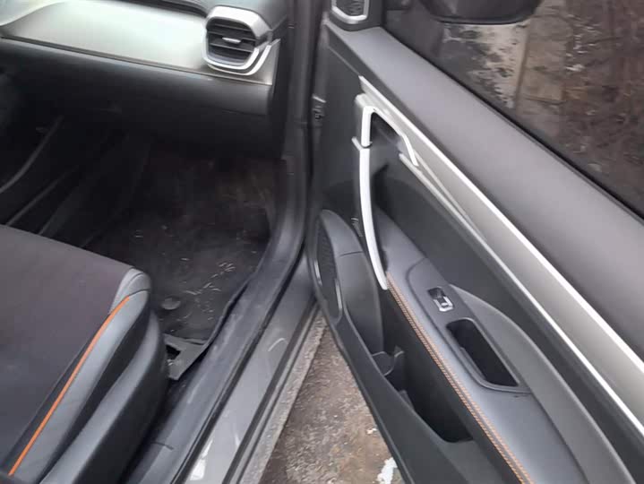 Photo 8 - Geely Coolray