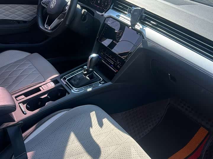 Фото 5 - Volkswagen Magotan