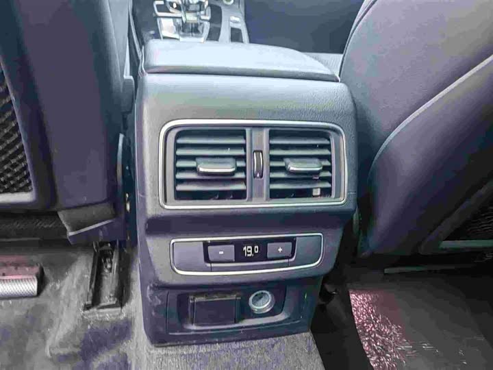 Photo 9 - Audi Q5L Sportback