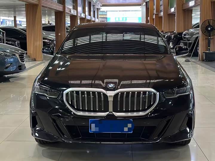 Фото 2 - BMW 5 Series