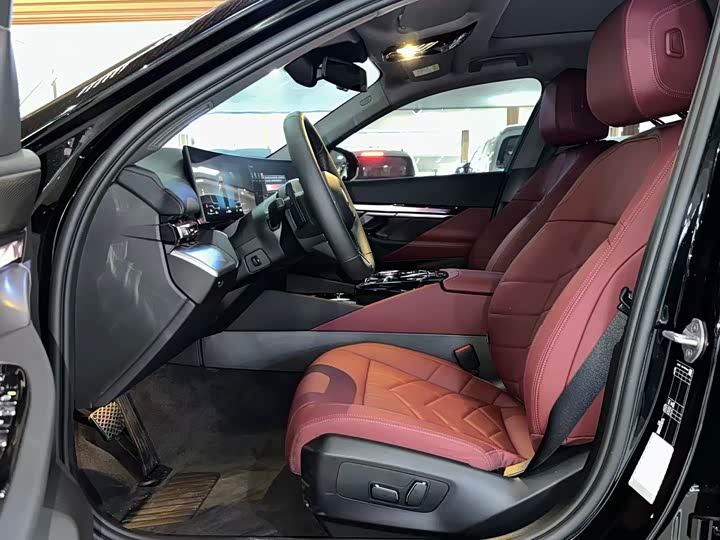 Фото 6 - BMW 5 Series