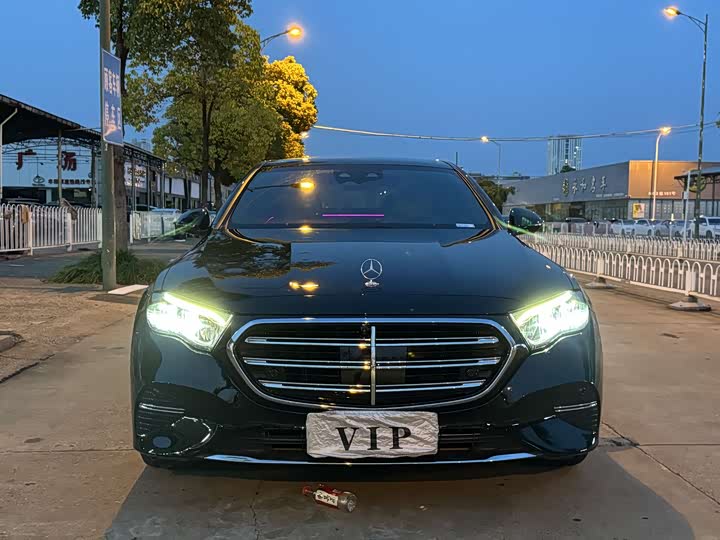 Photo 2 - Mercedes-Benz E-Class