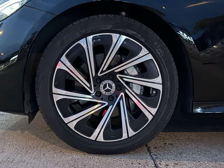 Photo 4 - Mercedes-Benz E-Class