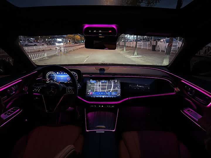 Photo 7 - Mercedes-Benz E-Class