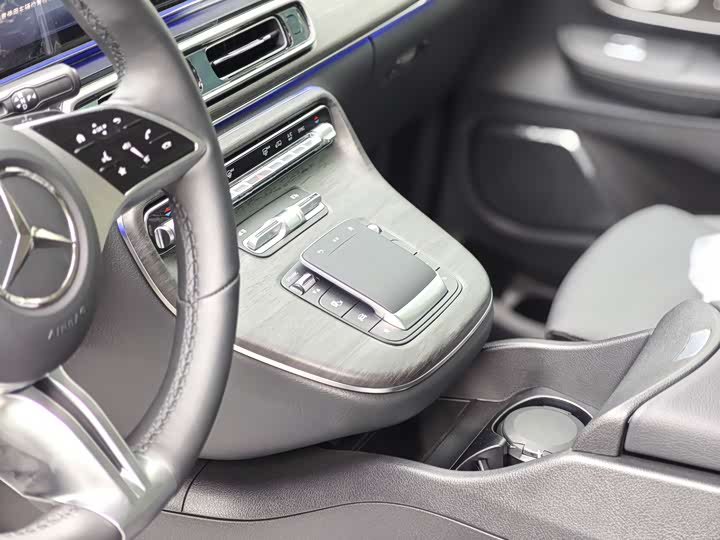 Фото 9 - Mercedes-Benz V-Class