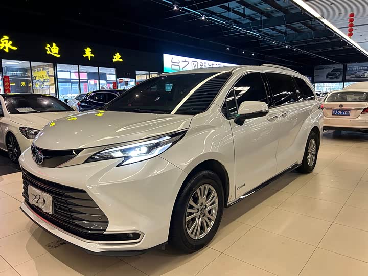 Фото 2 - Toyota Sienna