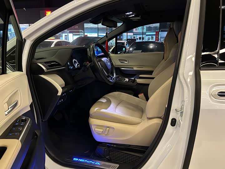 Фото 3 - Toyota Sienna