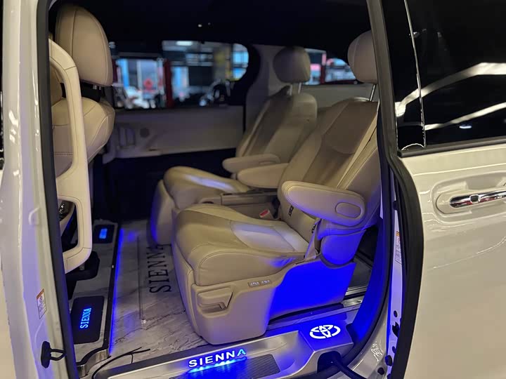 Фото 6 - Toyota Sienna