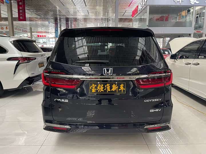 Фото 8 - Honda Odyssey