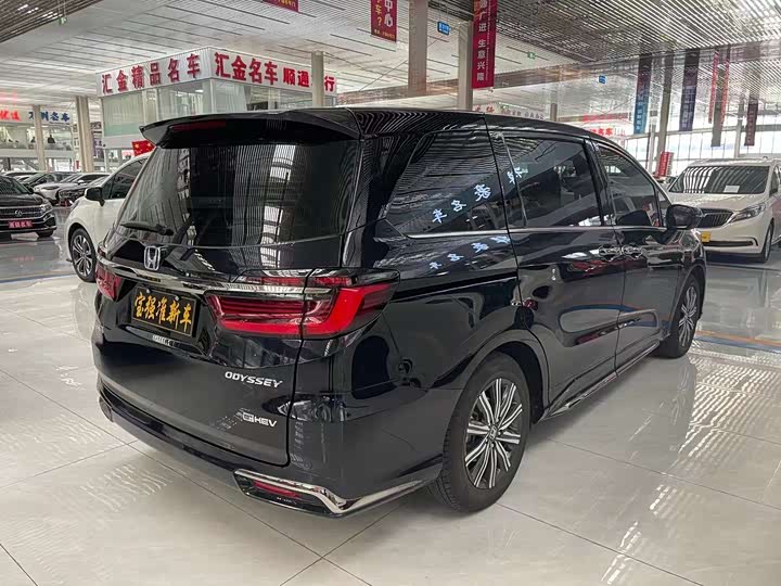 Фото 9 - Honda Odyssey