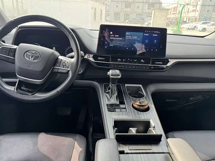 Фото 7 - Toyota Sienna