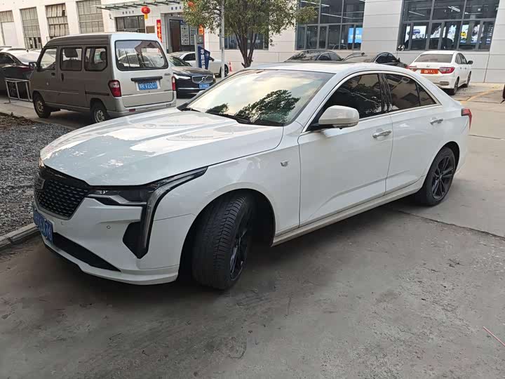 Фото 1 - Cadillac CT4