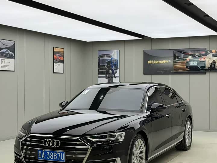 Фото 1 - Audi A8