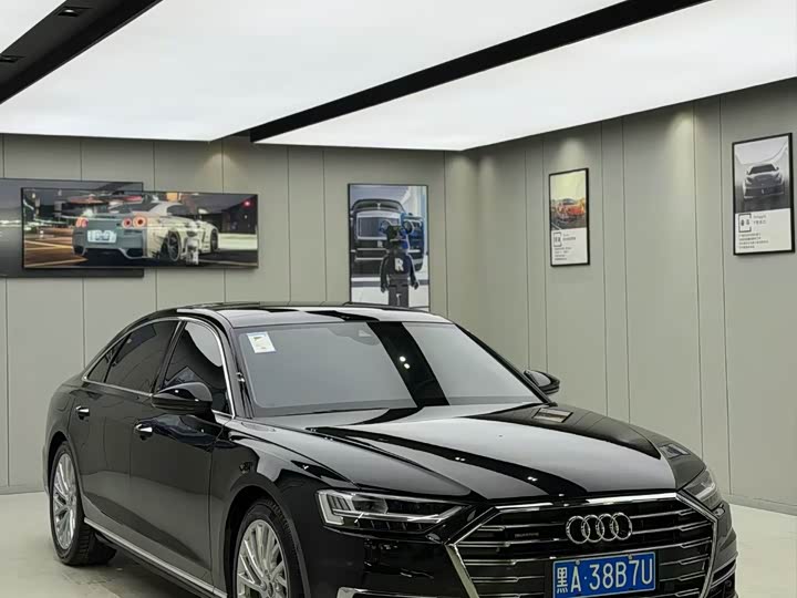 Фото 3 - Audi A8