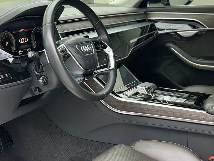 Фото 7 - Audi A8