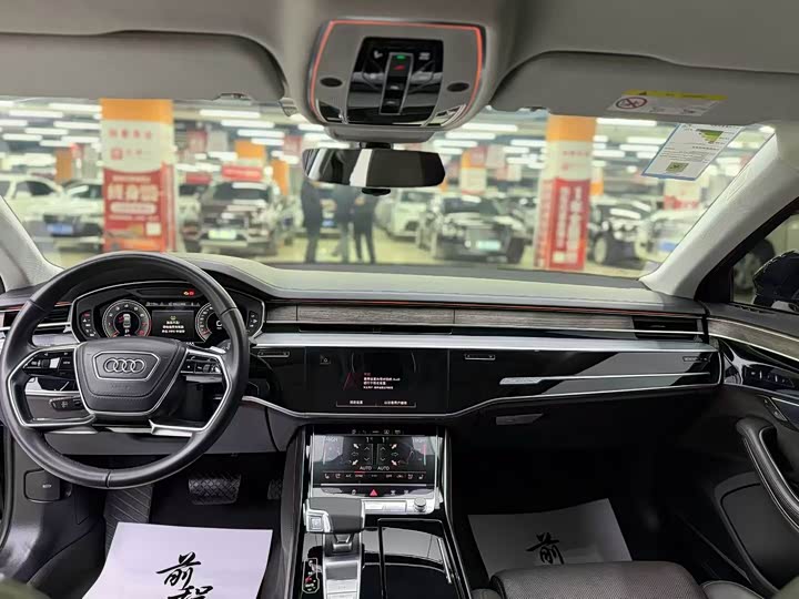 Фото 9 - Audi A8