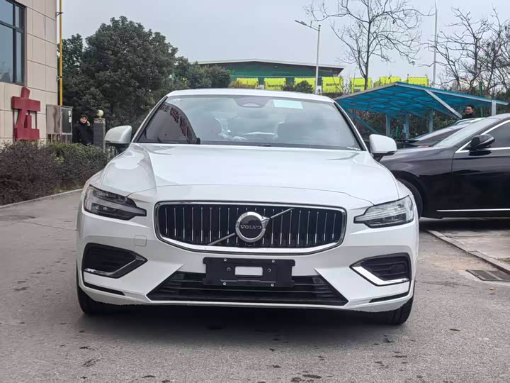 Фото 2 - Volvo S60