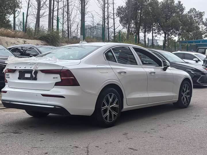 Фото 4 - Volvo S60