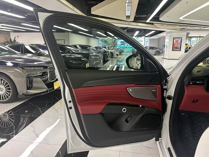 Фото 9 - Maserati Grecale