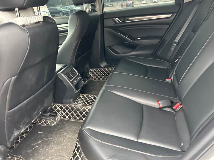 Фото 7 - Honda Accord