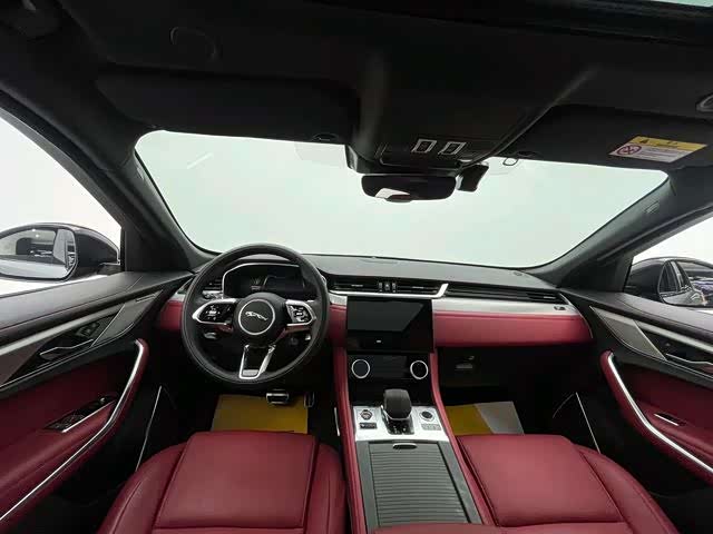 Фото 9 - Jaguar F-Pace