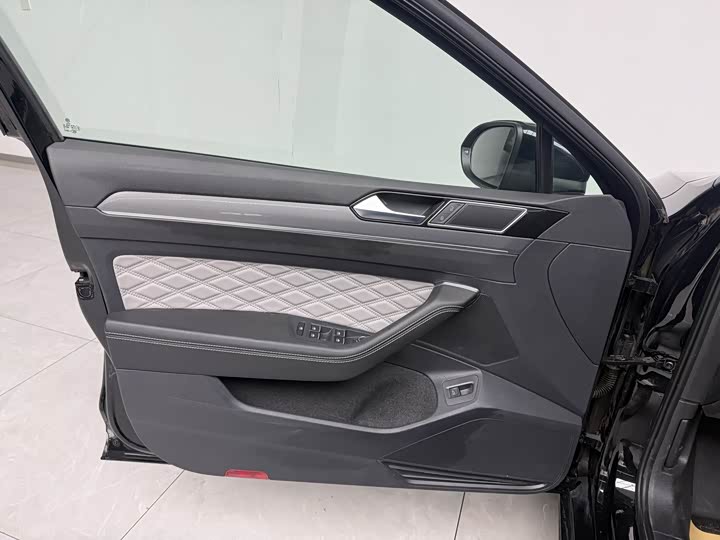 Фото 5 - Volkswagen Magotan