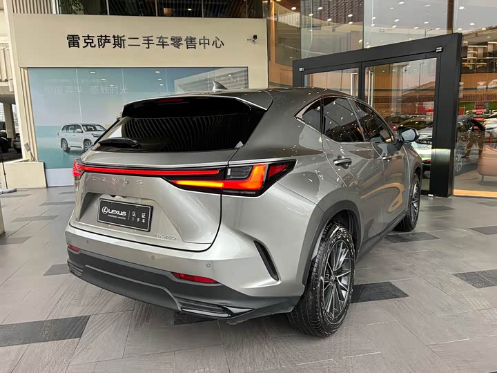 Фото 4 - Lexus NX