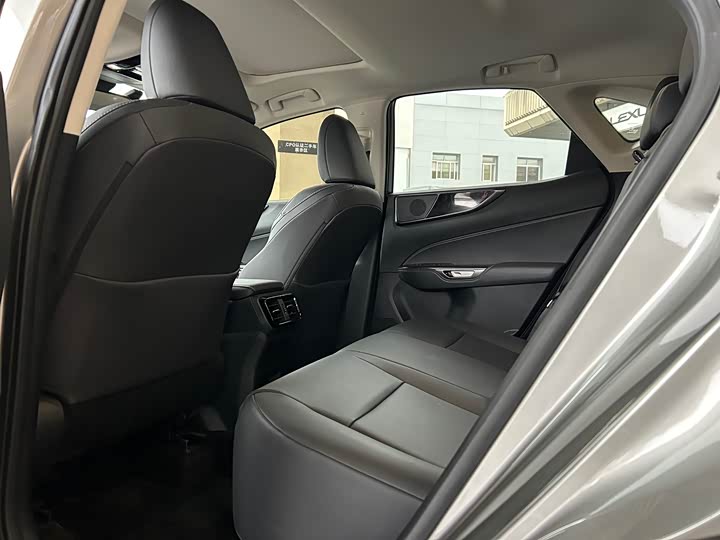 Фото 6 - Lexus NX