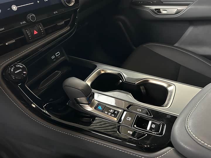 Фото 9 - Lexus NX