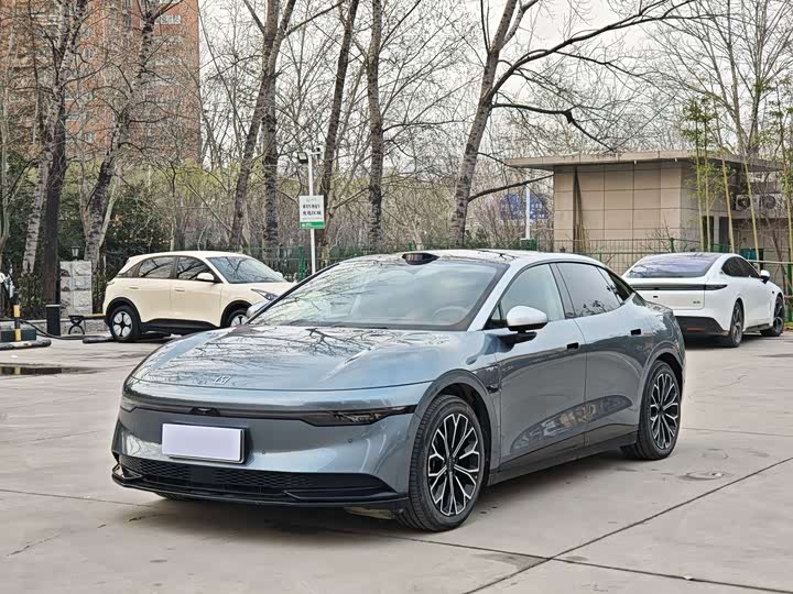 Фото 1 - Zeekr 007