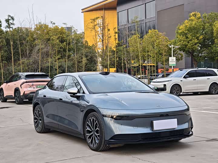 Фото 2 - Zeekr 007