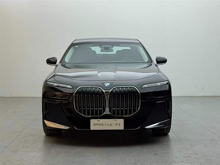 Фото 2 - BMW 7 Series
